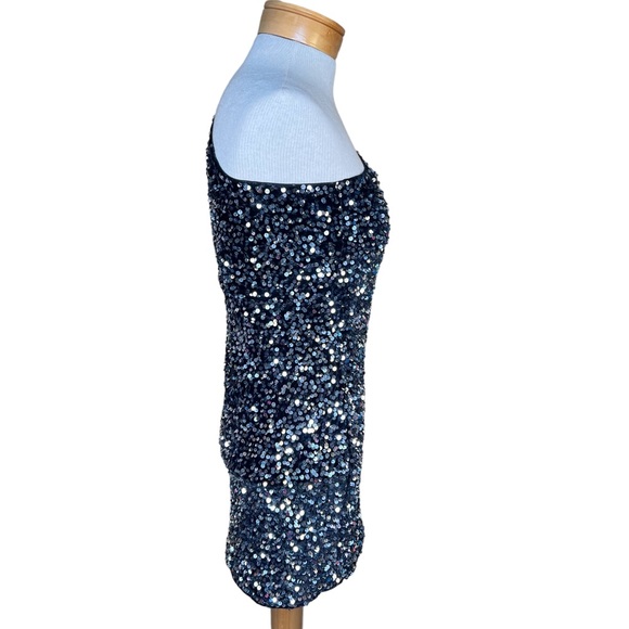 Stunner of Australia Women’s Velvet & Sequin 1 Shoulder Bodycon Mini Dre… - Picture 5 of 11